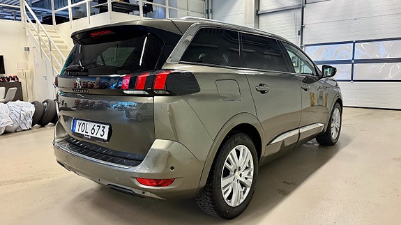 Peugeot 5008 3 of 9