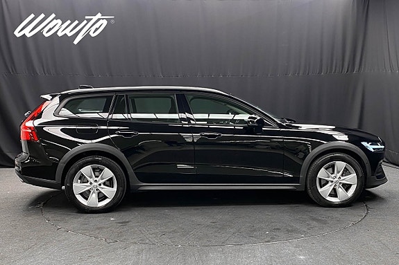 Volvo V60 Cross Country 3 of 5