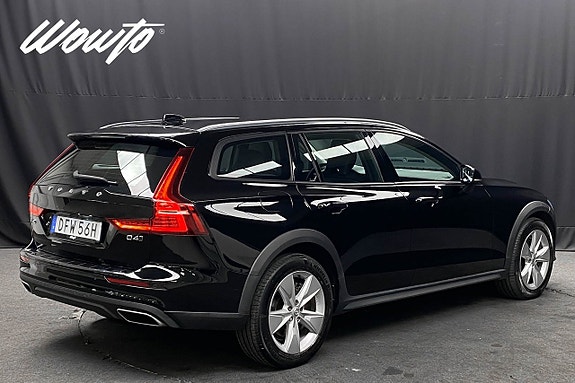 Volvo V60 Cross Country 5 of 5