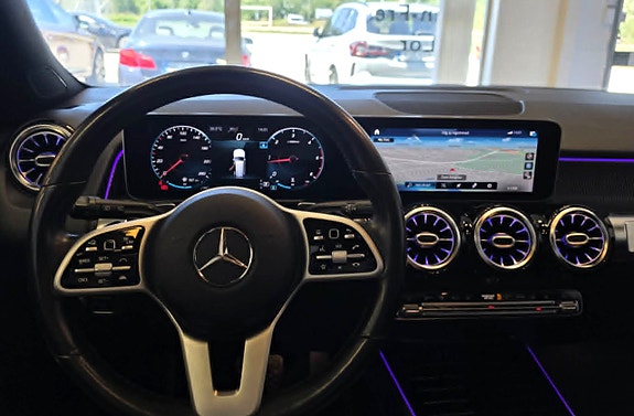 Mercedes-Benz GLB220 d 13 of 30