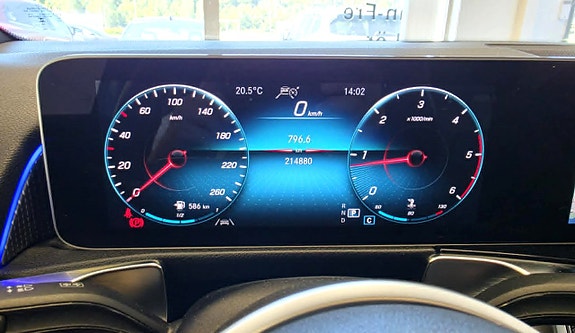 Mercedes-Benz GLB220 d 14 of 30