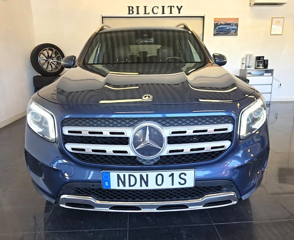 Mercedes-Benz GLB220 d 2 of 5
