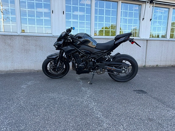 Kawasaki Z900 2 of 3