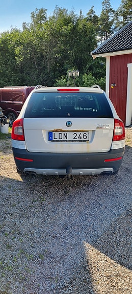 Skoda Octavia Scout 4 of 5
