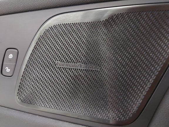Volvo XC60 13 of 20