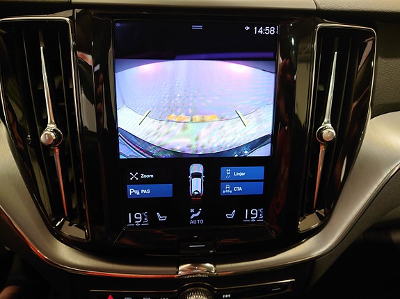 Volvo XC60 11 of 20