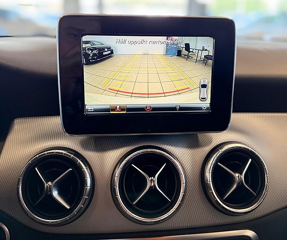 Mercedes-Benz CLA220 14 of 18