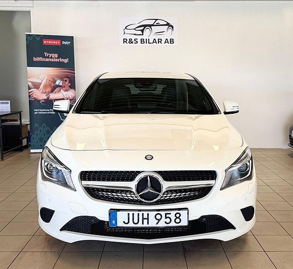 Mercedes-Benz CLA220 2 of 5