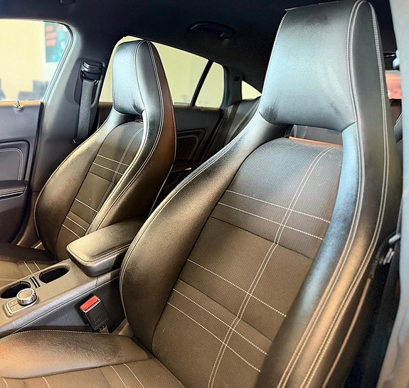 Mercedes-Benz CLA220 16 of 18