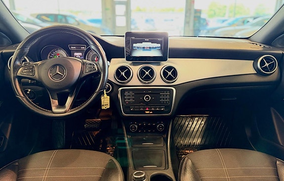 Mercedes-Benz CLA220 12 of 18