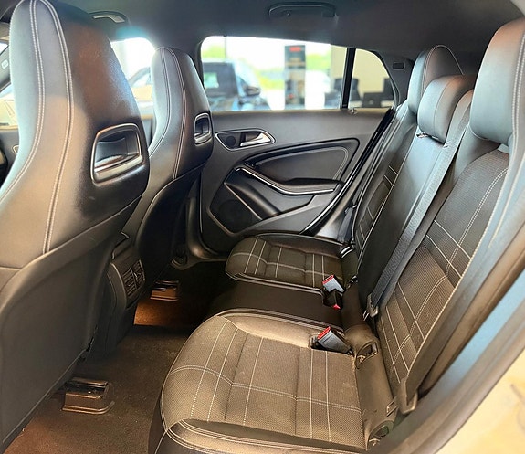 Mercedes-Benz CLA220 15 of 18