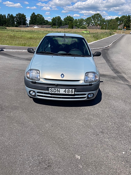 Renault Clio 2 of 5