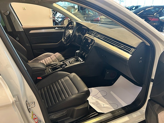 Volkswagen Passat Alltrack 7 of 12