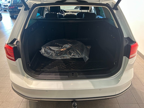 Volkswagen Passat Alltrack 9 of 12