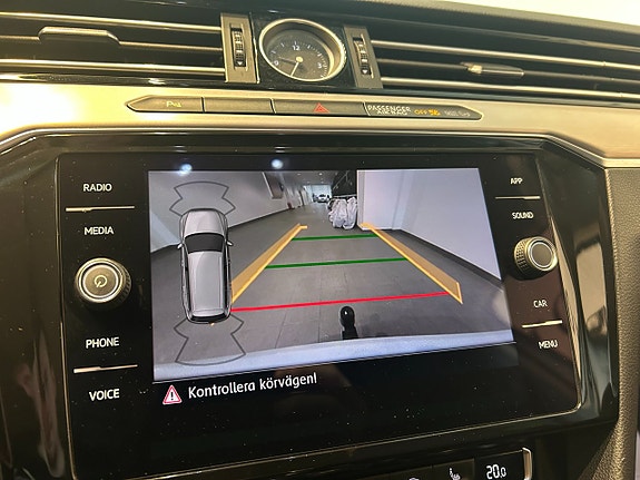 Volkswagen Passat Alltrack 10 of 12