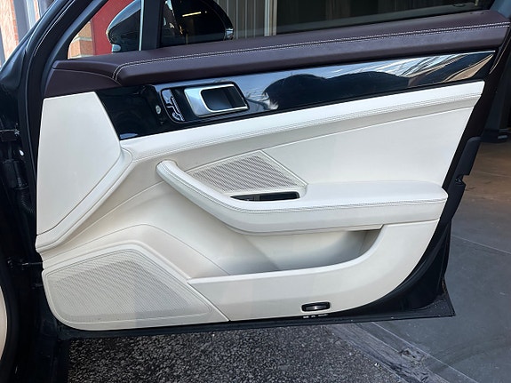 Porsche Panamera 4 19 of 24