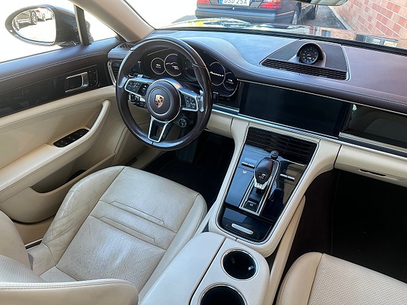 Porsche Panamera 4 7 of 24