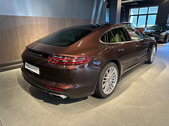 Porsche Panamera 4 3 of 5