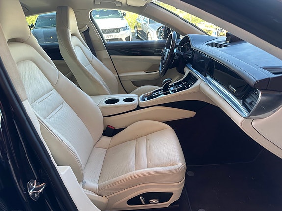 Porsche Panamera 4 9 of 24