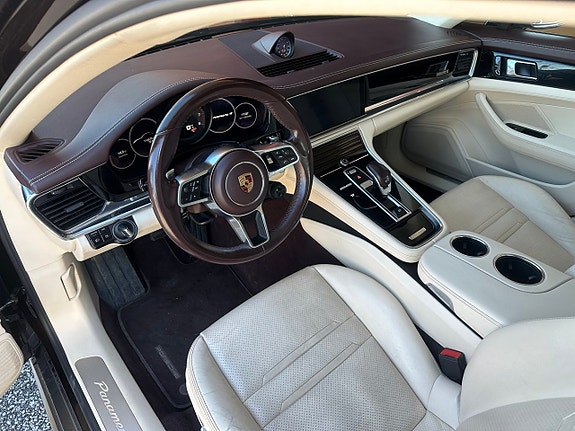 Porsche Panamera 4 8 of 24