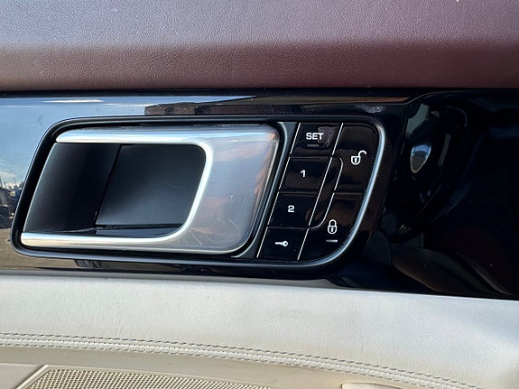 Porsche Panamera 4 17 of 24