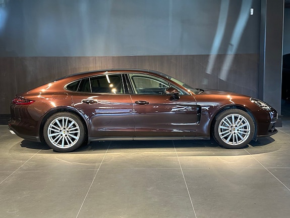 Porsche Panamera 4 4 of 5