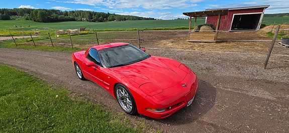 Chevrolet Corvette 4 of 5