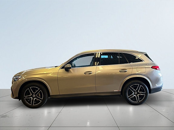 Mercedes-Benz GLC300 de 4 of 5