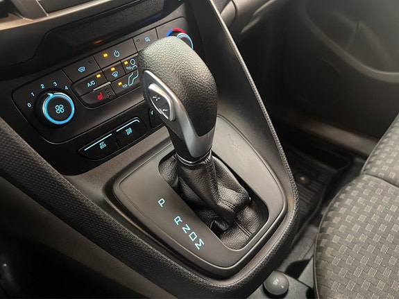 Ford Transit Connect 23 of 30
