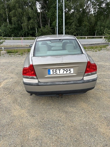 Volvo S60 4 of 5