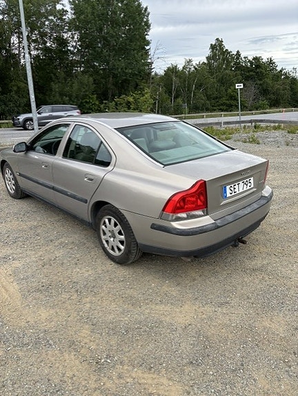Volvo S60 3 of 5
