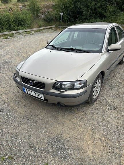 Volvo S60 2 of 5