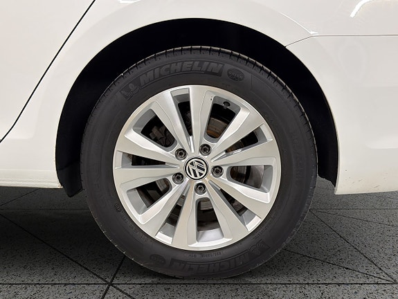 Volkswagen Golf VII 16 of 30