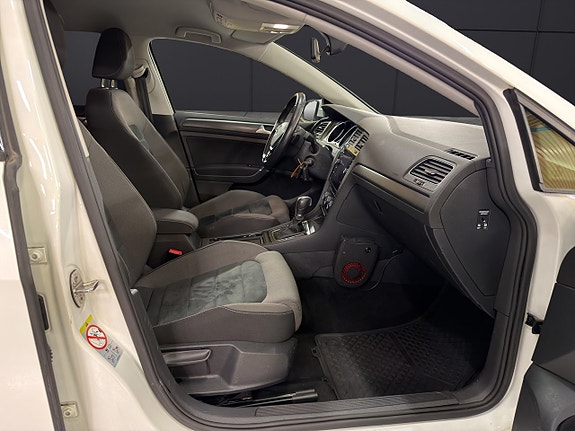 Volkswagen Golf VII 21 of 30