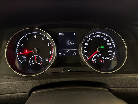 Volkswagen Golf VII 25 of 30