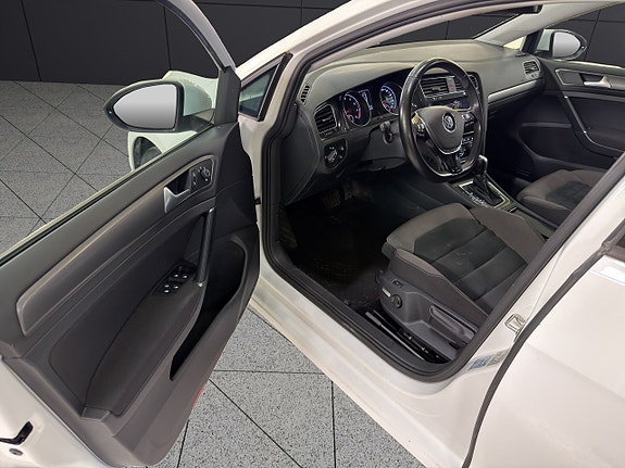 Volkswagen Golf VII 18 of 30