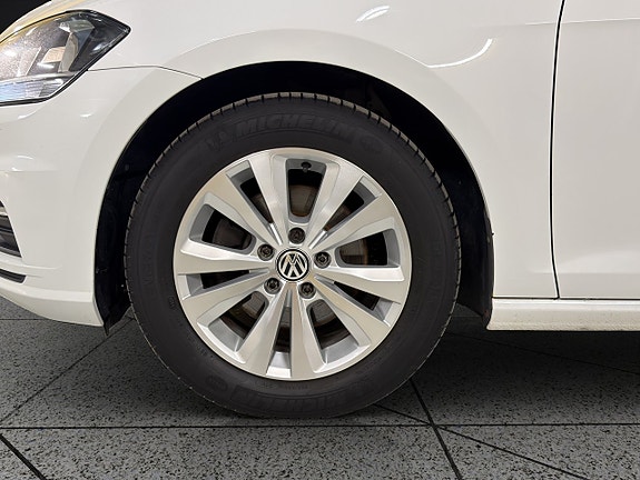 Volkswagen Golf VII 13 of 30