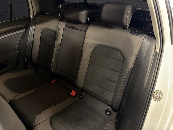 Volkswagen Golf VII 23 of 30