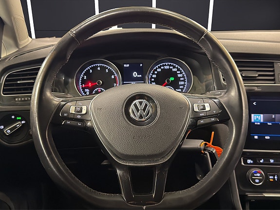 Volkswagen Golf VII 24 of 30