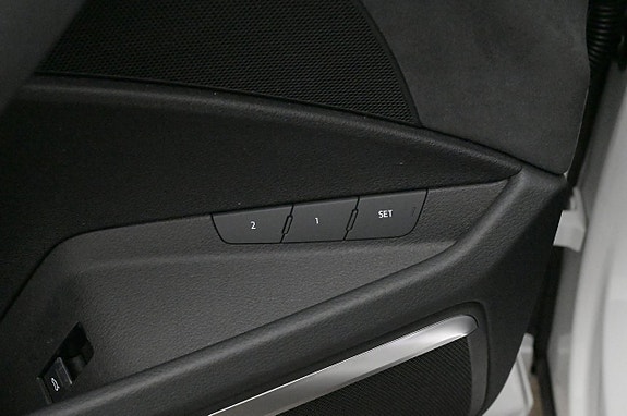 Audi e-tron 12 of 27