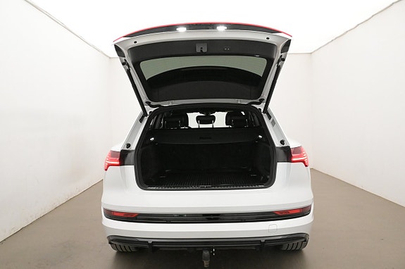Audi e-tron 23 of 27