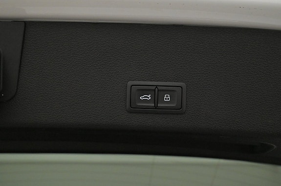 Audi e-tron 24 of 27