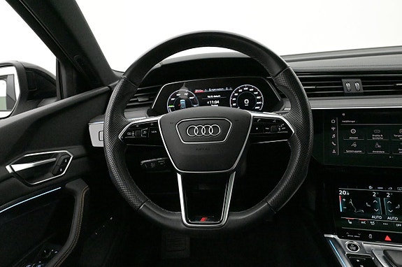 Audi e-tron 7 of 27