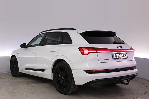 Audi e-tron 4 of 27