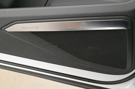 Audi e-tron 13 of 27