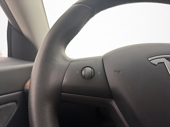 Tesla Model 3 25 of 30