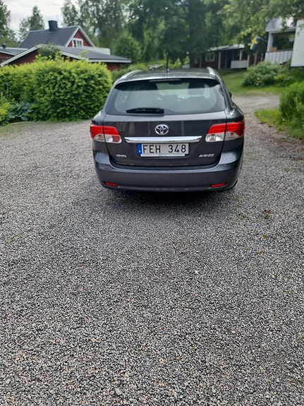 Toyota Avensis 4 of 5