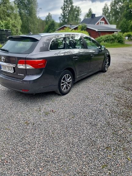 Toyota Avensis 3 of 5