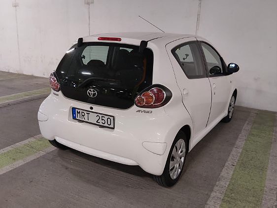 Toyota Aygo 3 of 5