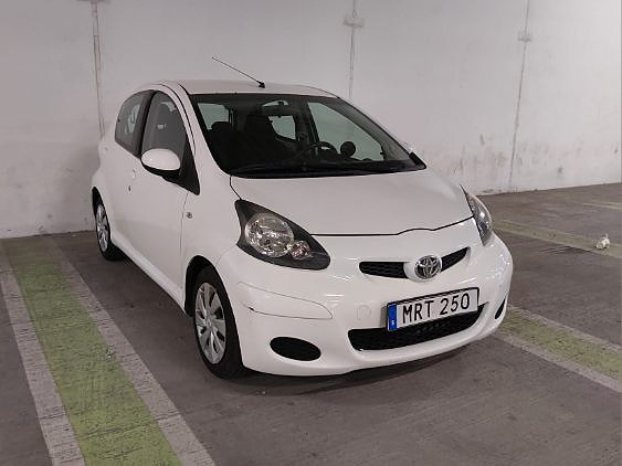 Toyota Aygo 2 of 5